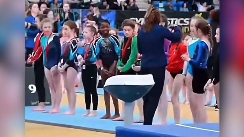 Irskem zmítá případ černošské holčičky, které „omylem“ nedali medaili